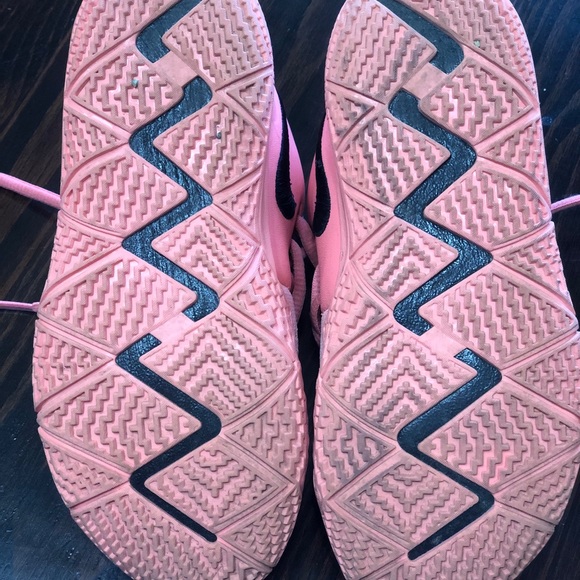 Youth Nike Kyrie 4 Atomic Pink size 13c - Picture 3 of 5